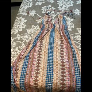 Cute maxi dress! Almost new condition.
